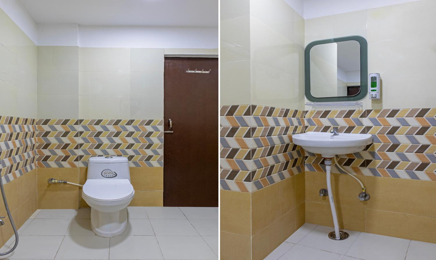 Bathroom 5, Itsy Hotels Kashi Grand, BHU, Varanasi