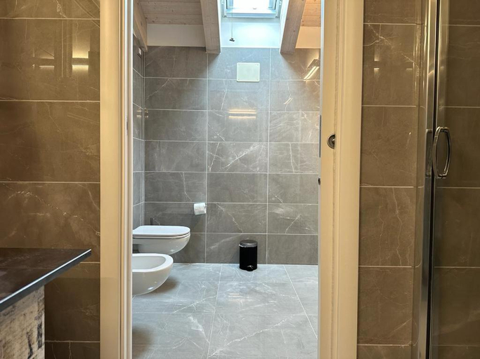 Bathroom 2, Welc-om Royal Garden luxury rooms, Padua