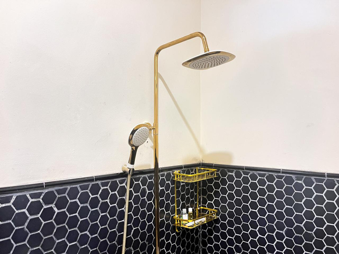 Bathroom 13