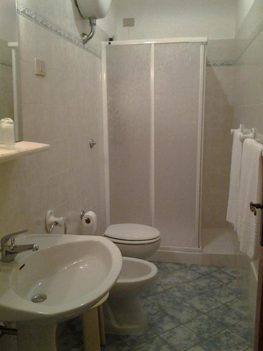 Bathroom, Hotel Su Giudeu, Cagliari