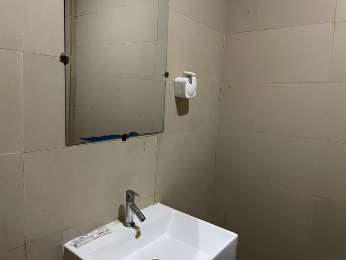 Bathroom 14