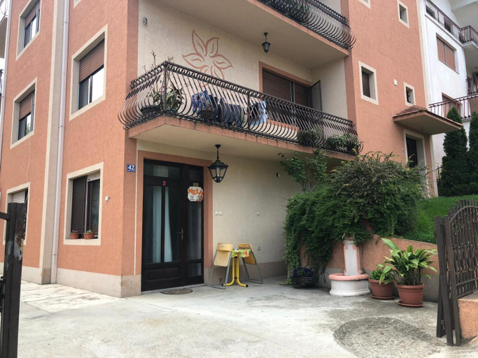 Others 3, Nela Apartmani, Niš