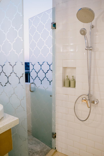 Bathroom 10