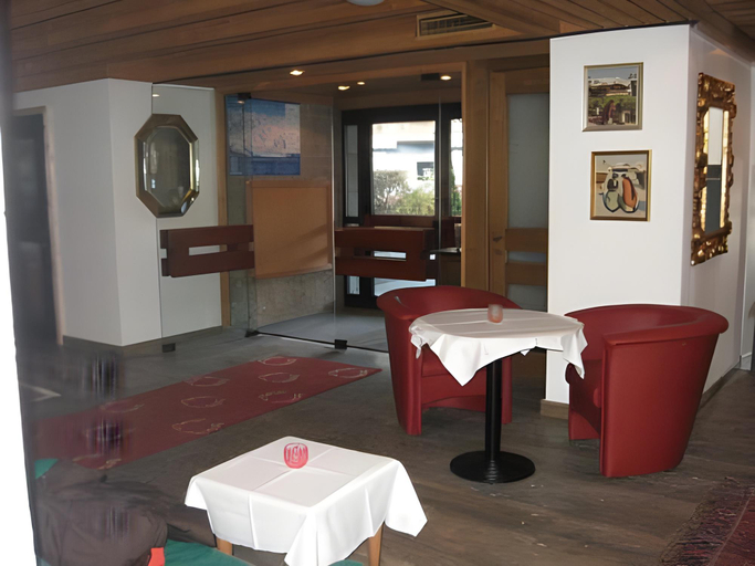 Others 5, Studio Almwiese, Zell am See