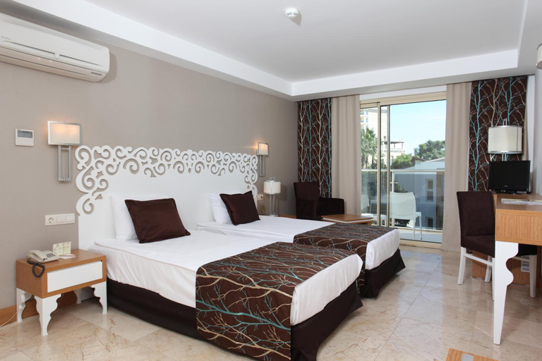 Bedroom 3, Horus Paradise Resort - Ultra All Inclusive, Manavgat