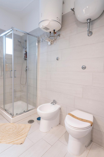 Shower 5, Gli Appartamenti della Villa, Caserta
