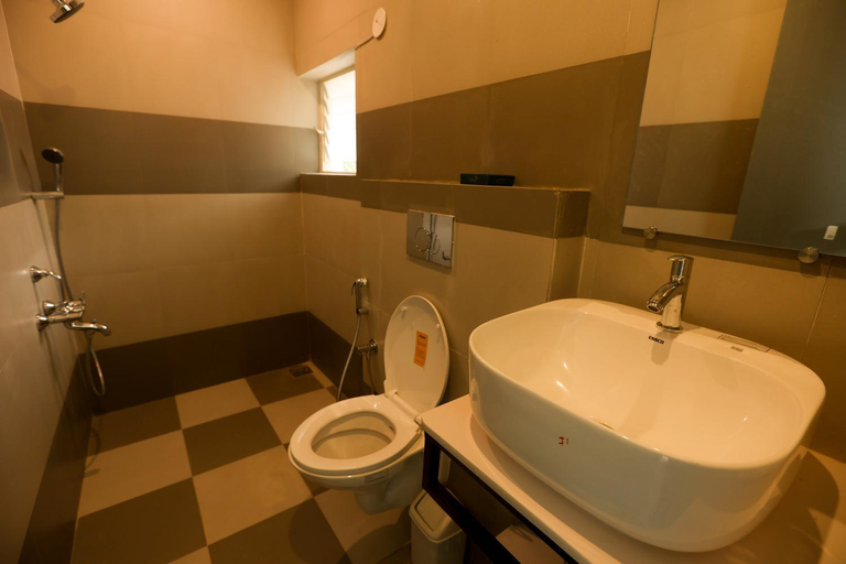 Bathroom 4, Coastal Pearl Hotel Miramar Panaji , North Goa