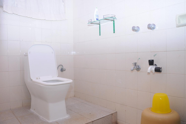 Bathroom, Misty Retreat (Pragati House), Kodagu