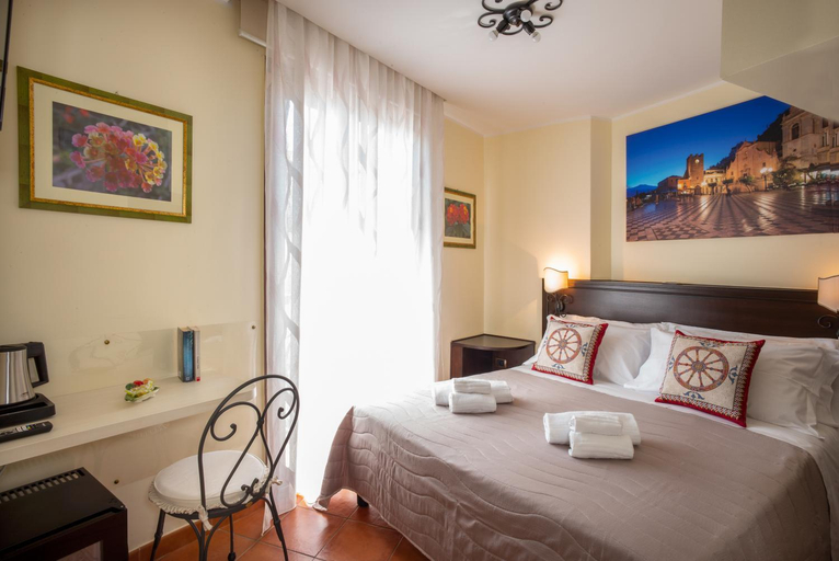 Others 5, B&B RE TANCREDI, Messina
