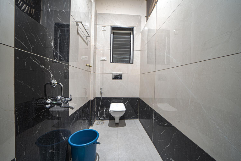 Bathroom 1, Hotel Saheb, Kolhapur