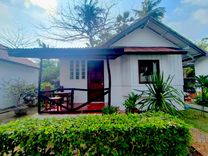 Exterior 6
