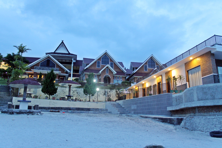 Exterior & Views 27