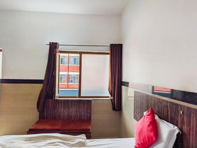 Bedroom 3, Hotel Goverdhan, walking to Raja Ki Mandi Railway and 3 kilometer from ISBT, Agra