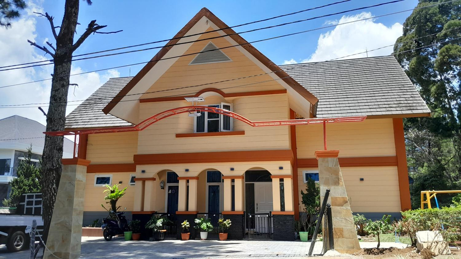 Others 1, Villa Dinar E-Ride, Bandung