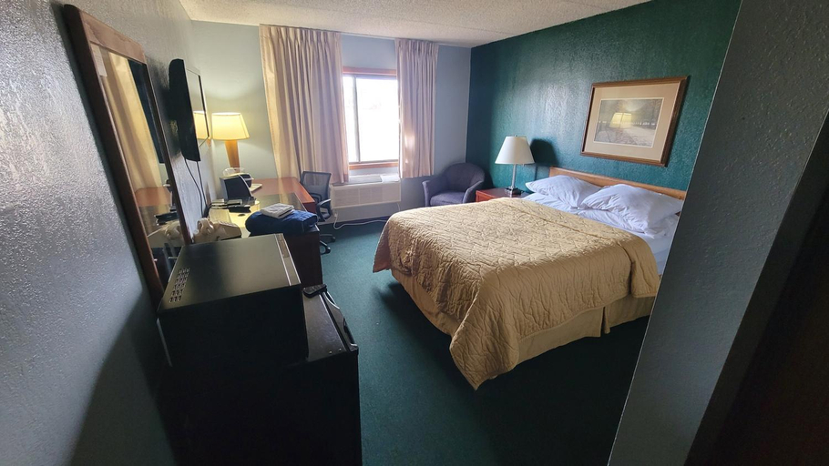 Bedroom 3, Belgium Inn & Suites, Ozaukee