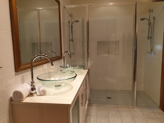 Bathroom, Limpinwood Lodge, Tweed - Pt B