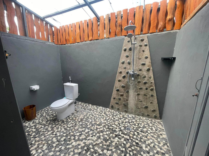 Bathroom, SuperSuck Hotel, West Sumbawa