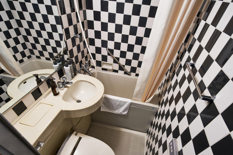 Bathroom 18