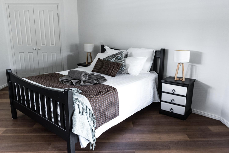 Bedroom 2, The Bearded Dragon Boutique Hotel, Beaudesert - Pt A