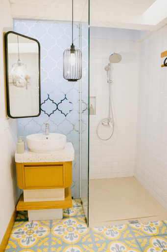 Bathroom 18