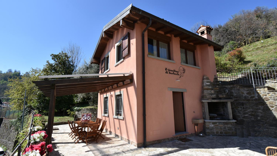 Exterior 11