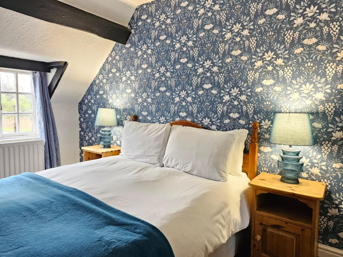 Bedroom 5, College Arms, Warwickshire
