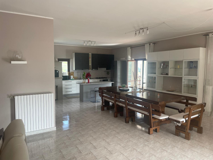 Others 5, Villa Assunta con piscina, Benevento