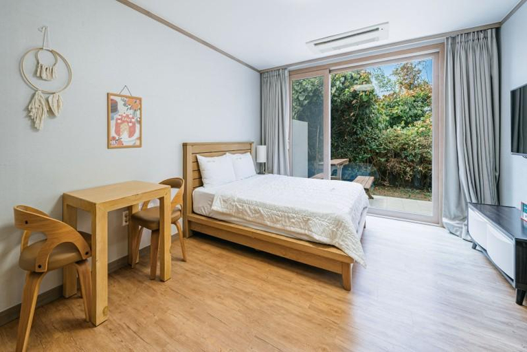 Bedroom 2, Jeju Aewolae Private House Pension, Jeju