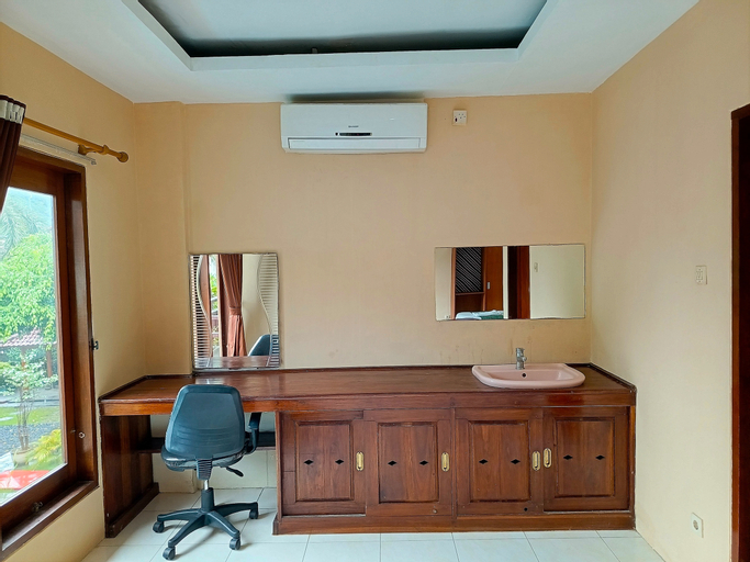 Dining Room 6