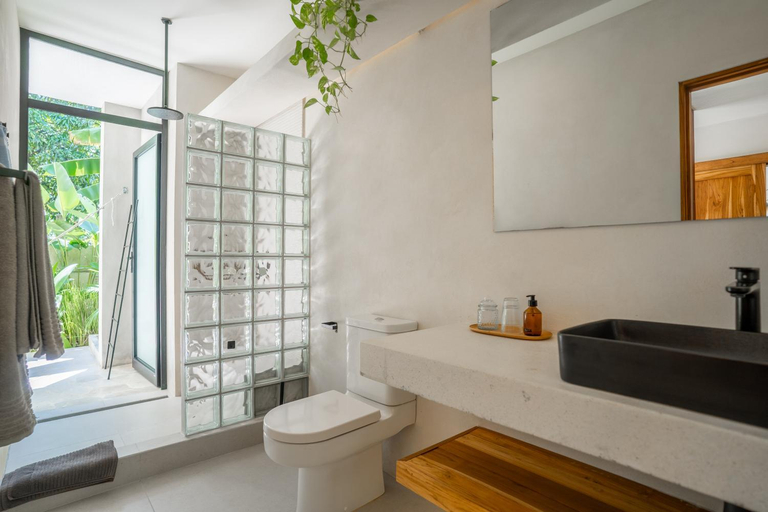 Bathroom 2, Botanika Suites, Puntarenas