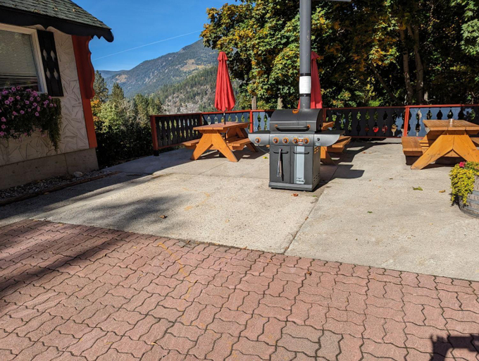 Others 3, Alpine Inn & Suites, Central Kootenay
