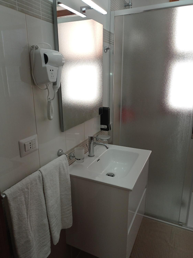 Others 4, B&B LUNGOMARE GALILEI, Lecce