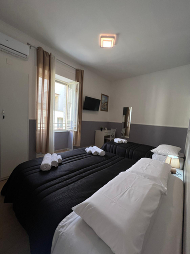 5, Silvana Appartamento, Napoli