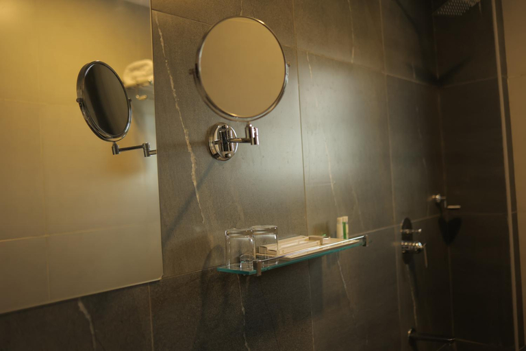 Bathroom 5, MJ Avyanna Resort & Convention Centre, Bangalore