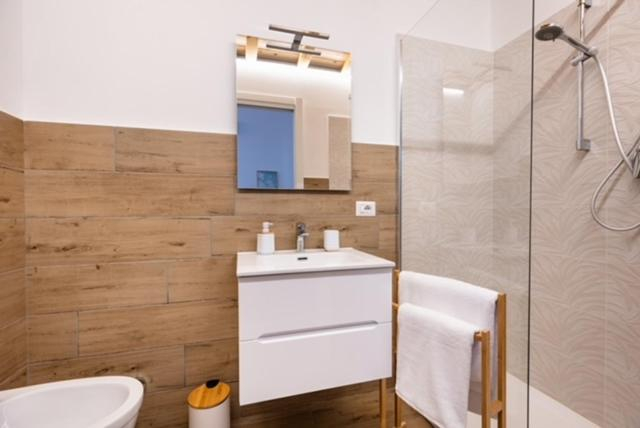 Others 4, Mariviva Guest House, Latina