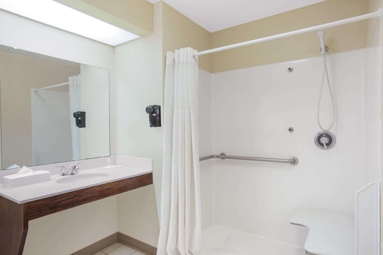 Bathroom 10