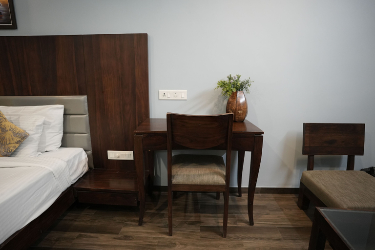 Bedroom 3, Hotel Grandeur, Valsad