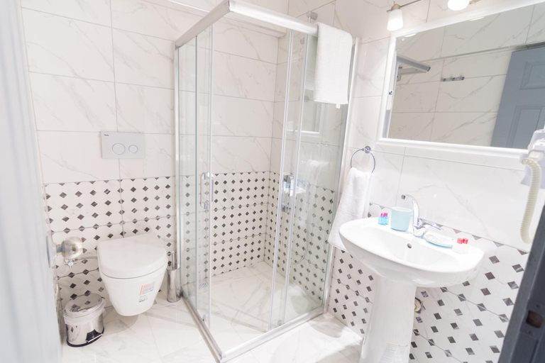 Bathroom 4, Sultanahmet Inn Hotel, Fatih