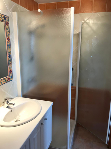 Bathroom 3, Chambre d'hotes une fenetre sur le Ventoux, Drôme