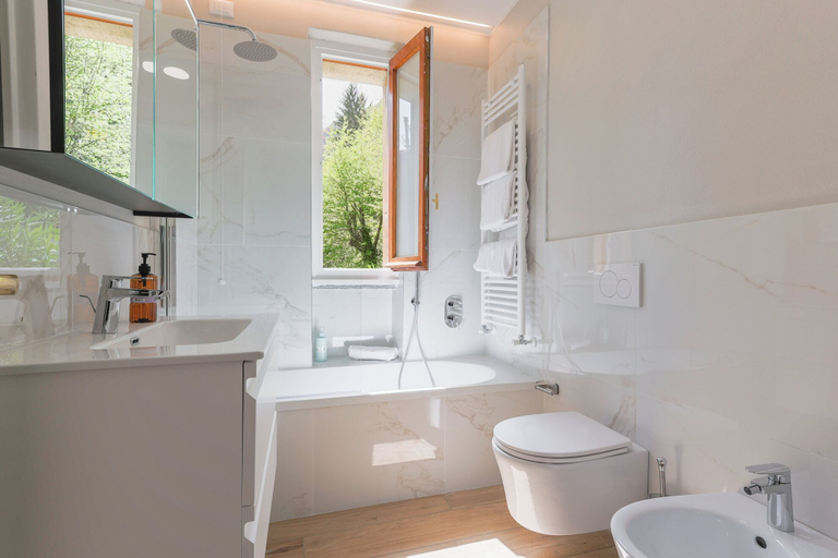 Bathroom 3, Golden View, Como