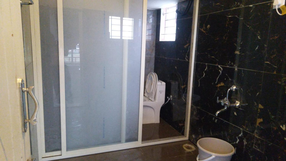 Bathroom, Nandi Skandagiri Guest House, Chikballapura