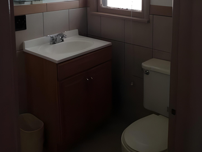 Bathroom 5, City Center Motel, Missoula
