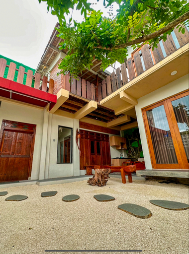 Exterior 6