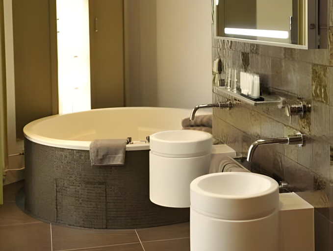 Bathroom 4, Brasss Hotel Suites, Haarlem