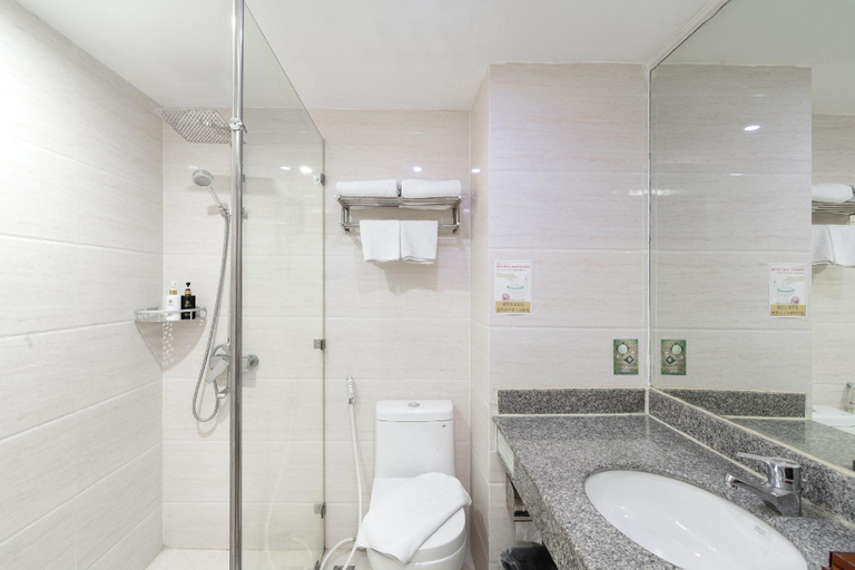 Bathroom 16