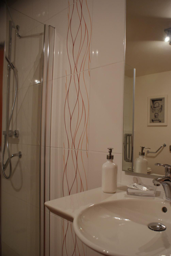 Bathroom 4, Manoir Bonpassage, Côte-d'Or