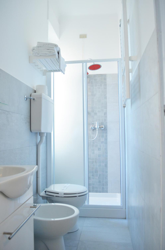 Bathroom 2, Hotel Spot Varazze, Savona