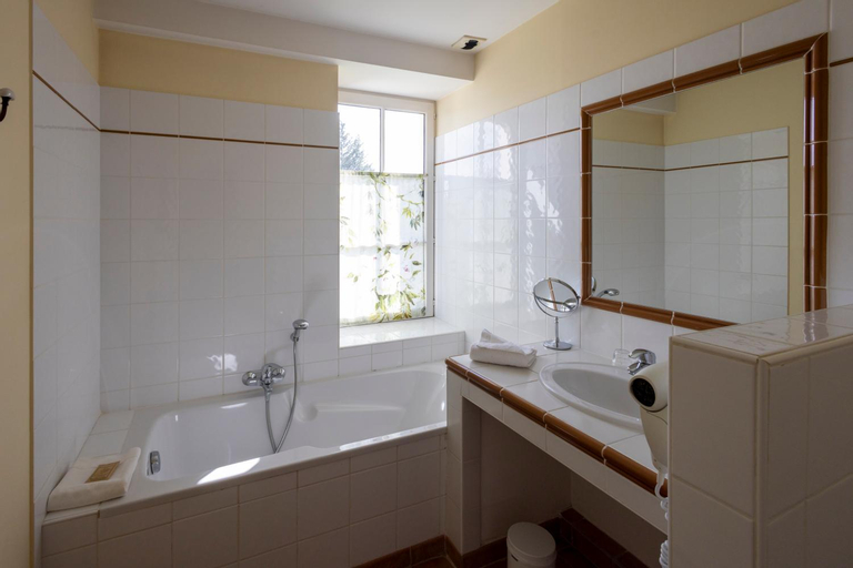 Bathroom 12