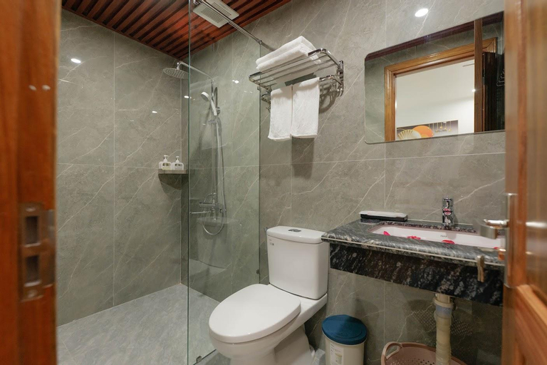 Bathroom 10