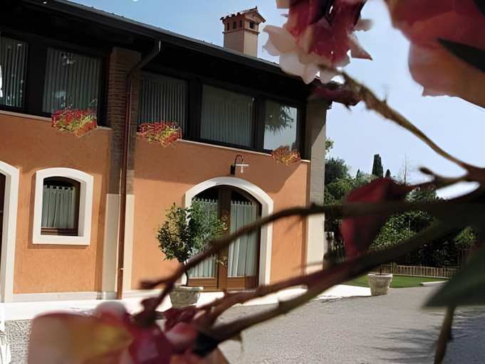 Others 5, Corte Belvedere, Verona